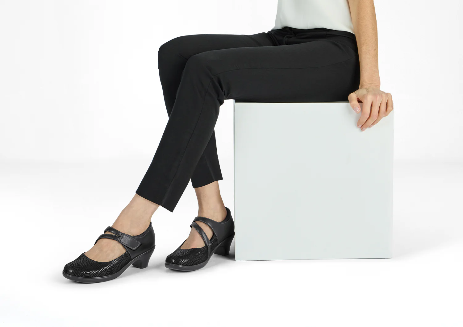 Ella - Black - Image 2
